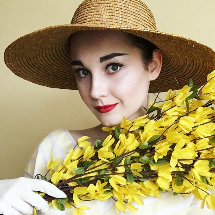 co gai bien hoa voi phong cach co dien anh 11