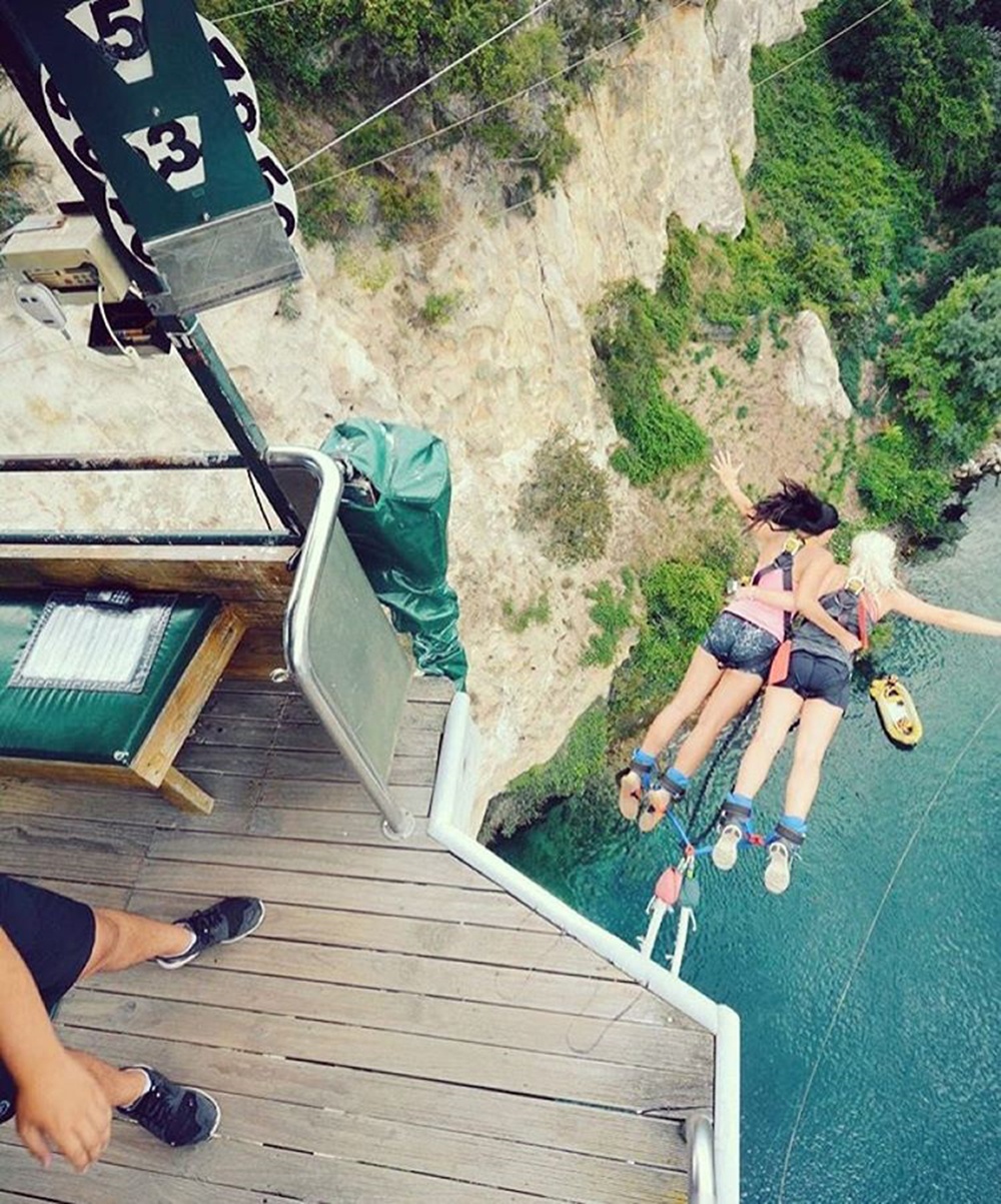 trao luu du lich cung ban than anh 11