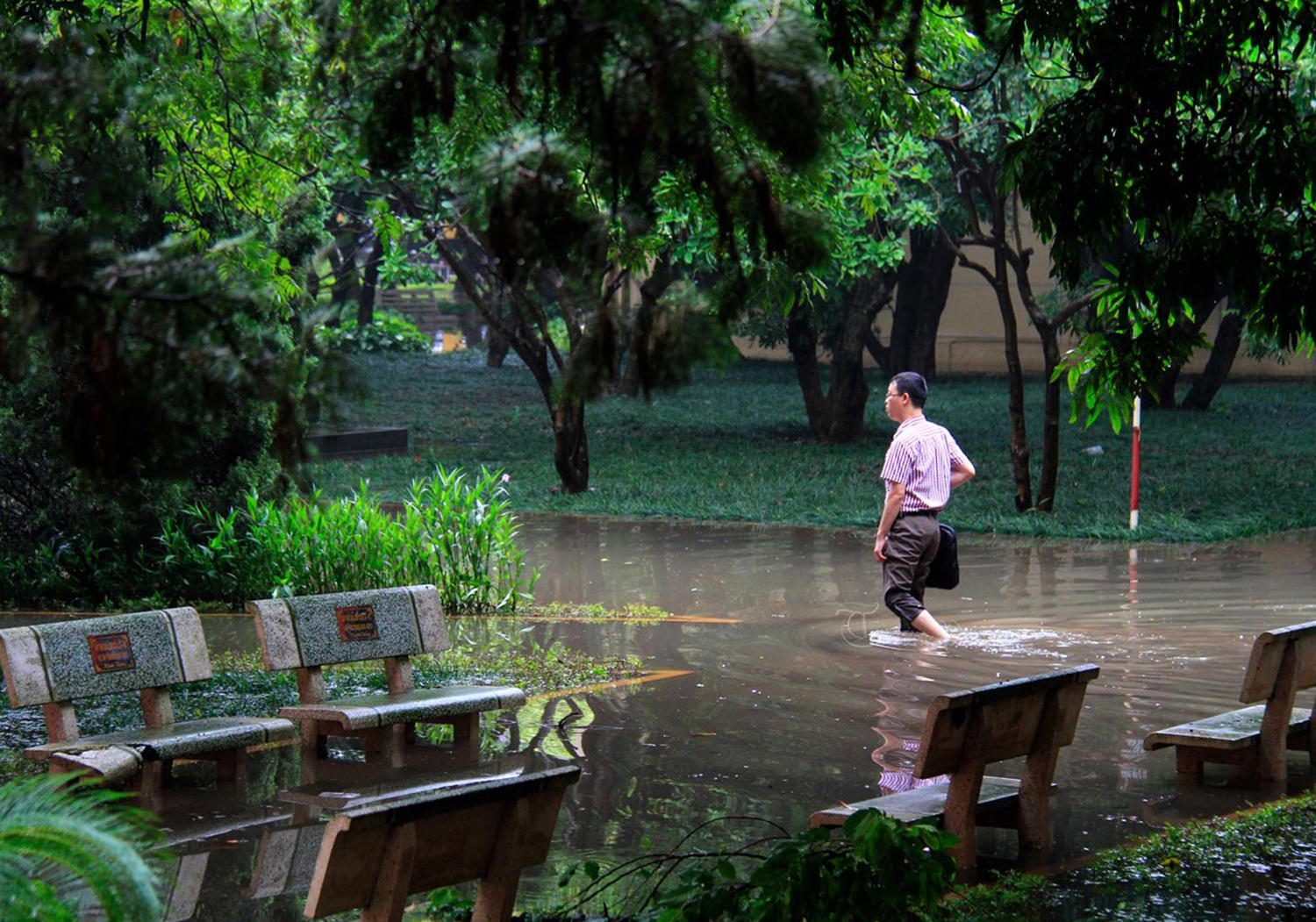 trường Hà Nội ngập lụt ảnh 7 truong Ha Noi ngap lut anh 7