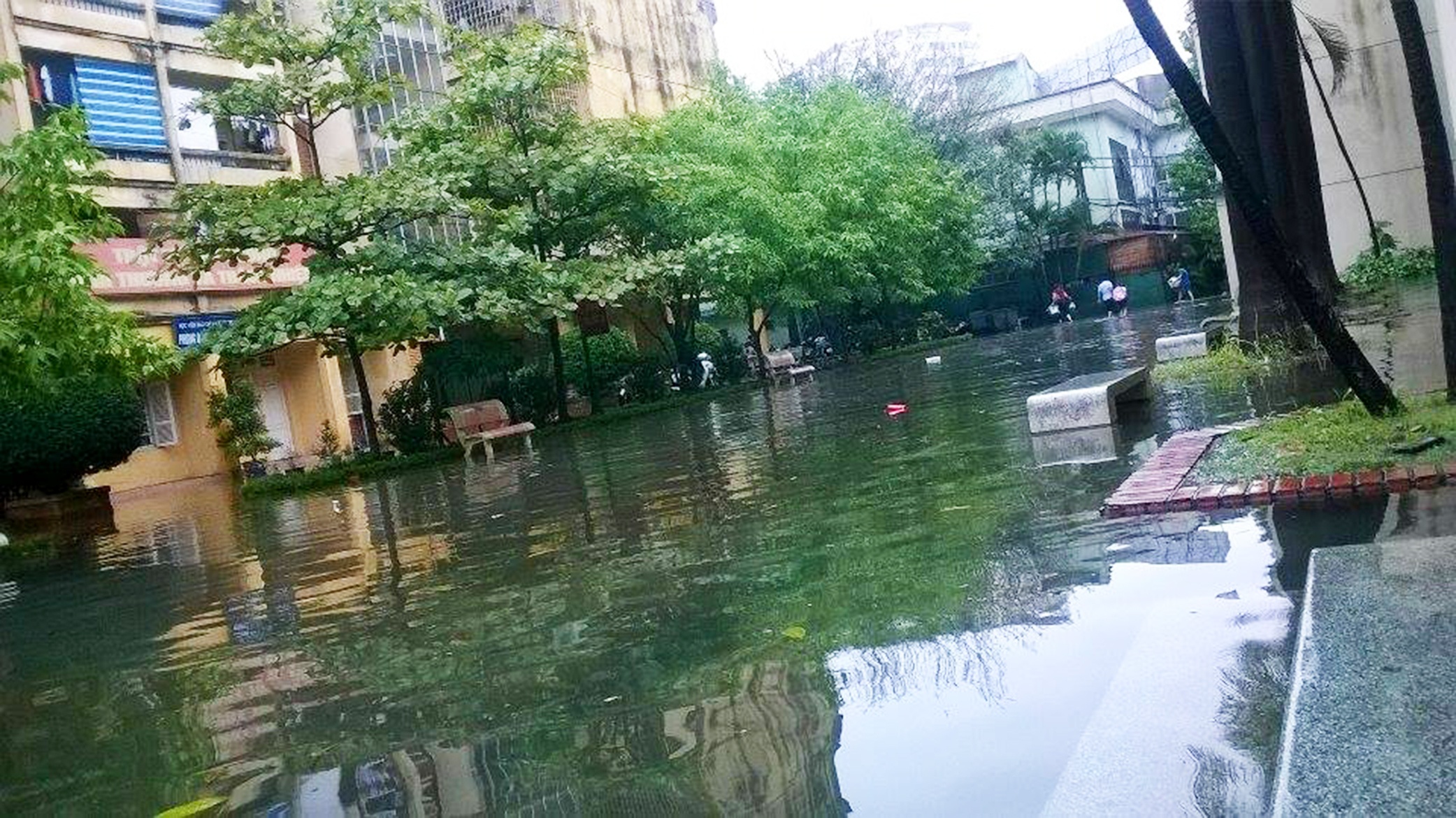 trường Hà Nội ngập lụt ảnh 6 truong Ha Noi ngap lut anh 6