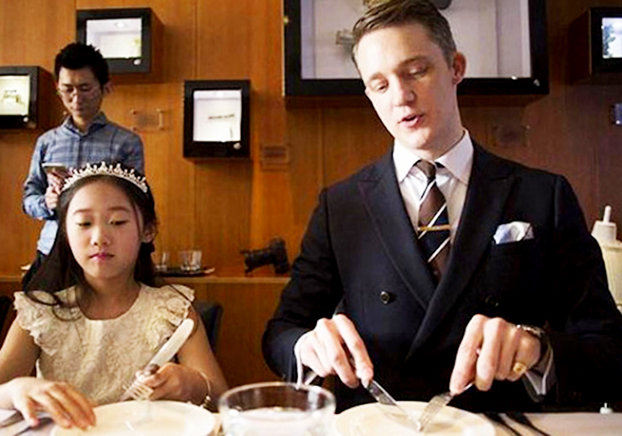 Nha giau Trung Quoc manh tay chi tien cho con hoc le nghi hinh anh