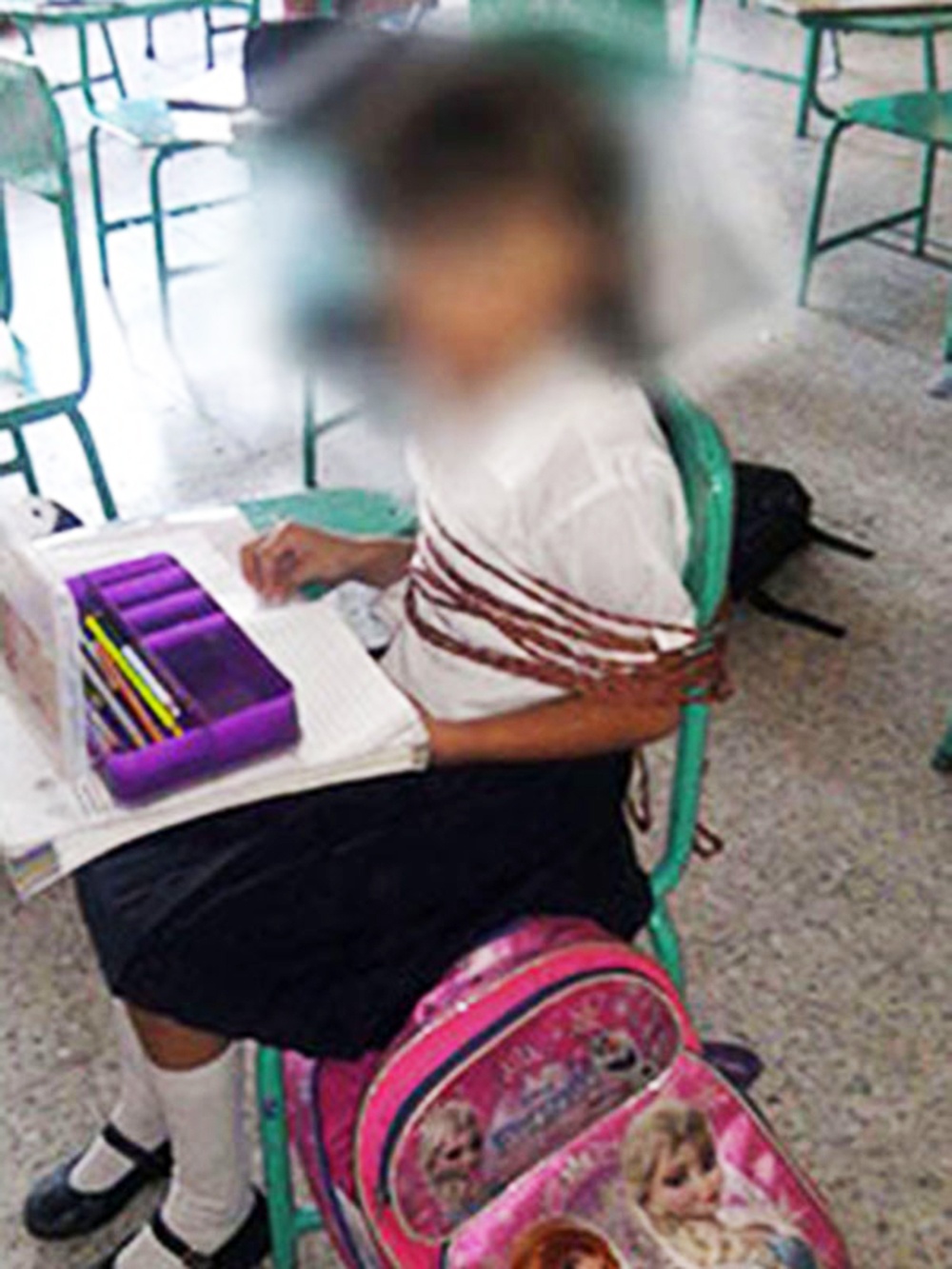 giáo viên trói học sinh ảnh 1 giao vien troi hoc sinh anh 1