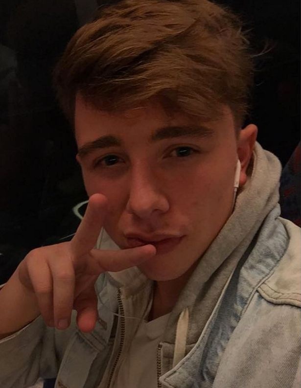 9x noi tieng vi giong Brooklyn Beckham anh 2