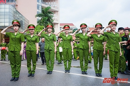 nu sinh canh sat xinh dep anh 2