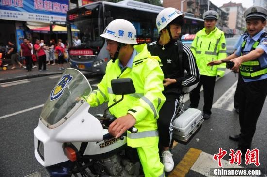 thi dai hoc o trung quoc anh 6