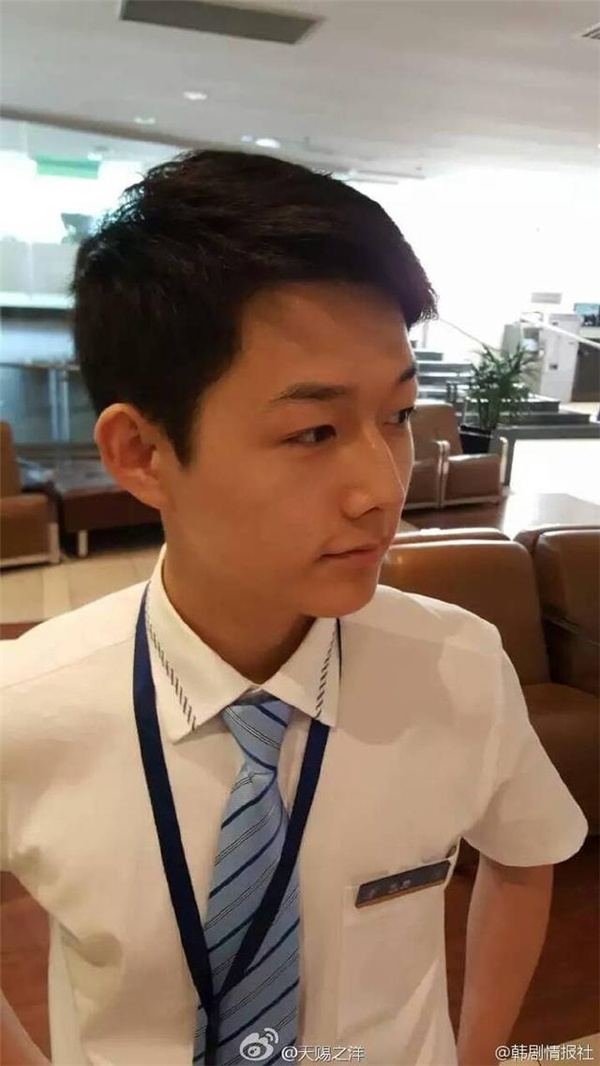 Chang tiep vien hang khong giong Song Joong Ki anh 2