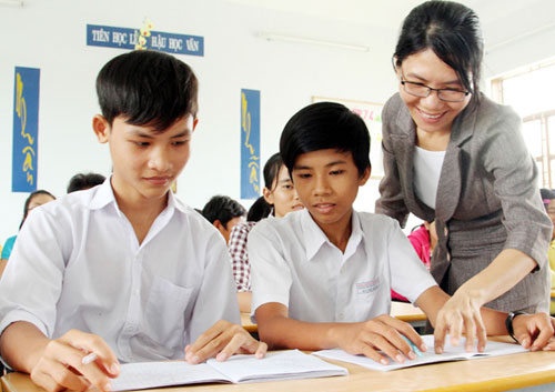 Day them, day chinh va mot nen giao duc nhan ban hinh anh