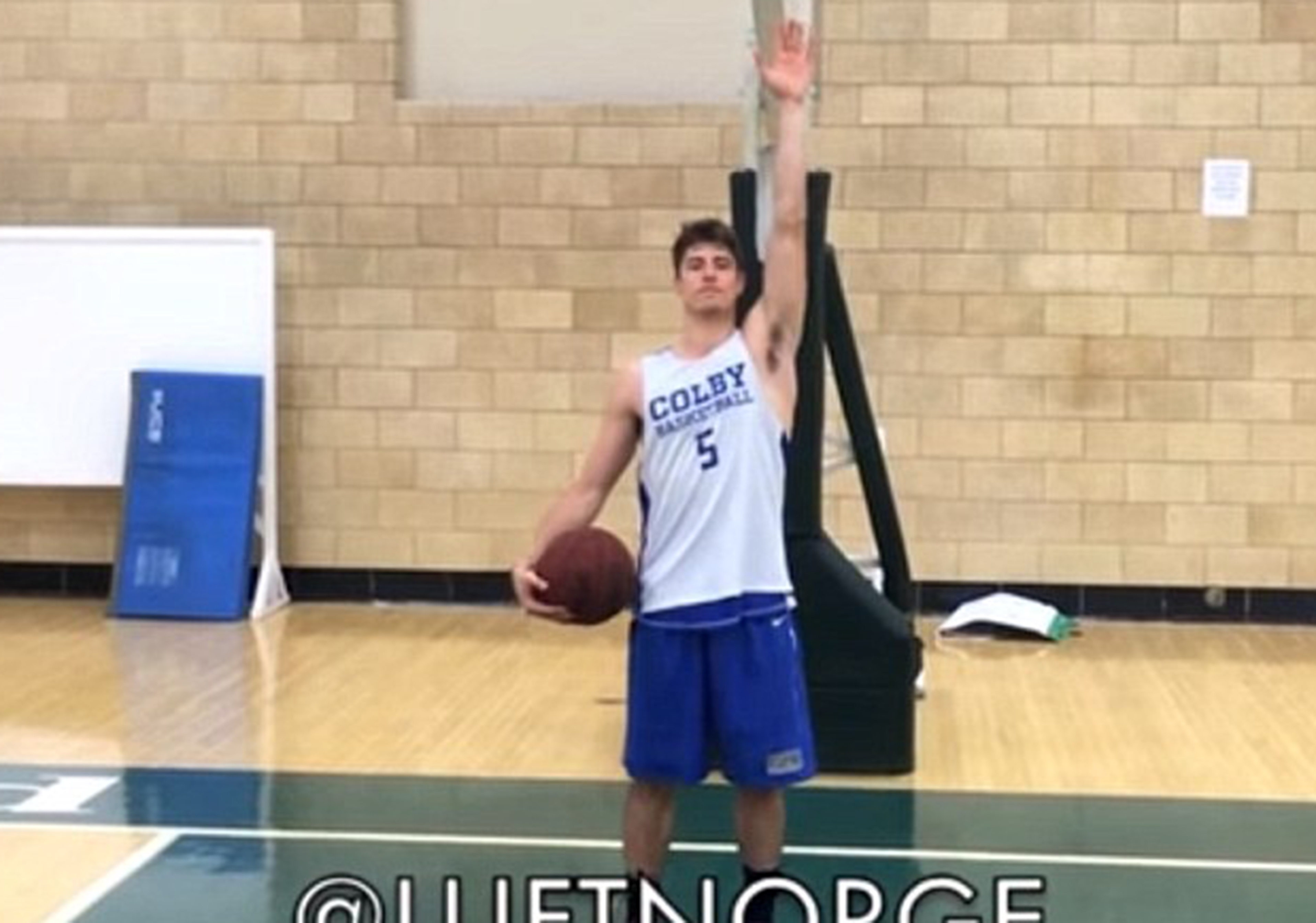 Cu up ro ngoan muc cua Patrick Dickert hinh anh