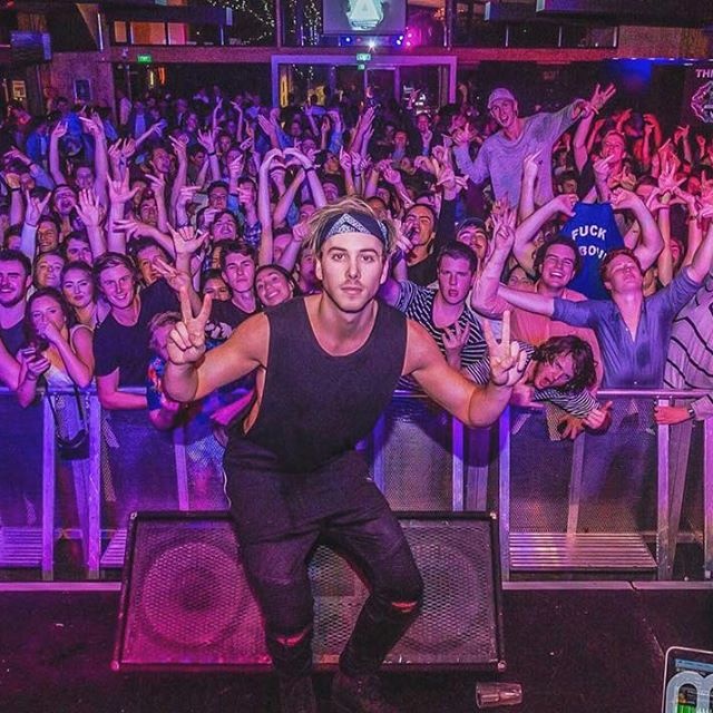 cuoc song xa hoa cua con trai thu tuong New Zealand anh 2