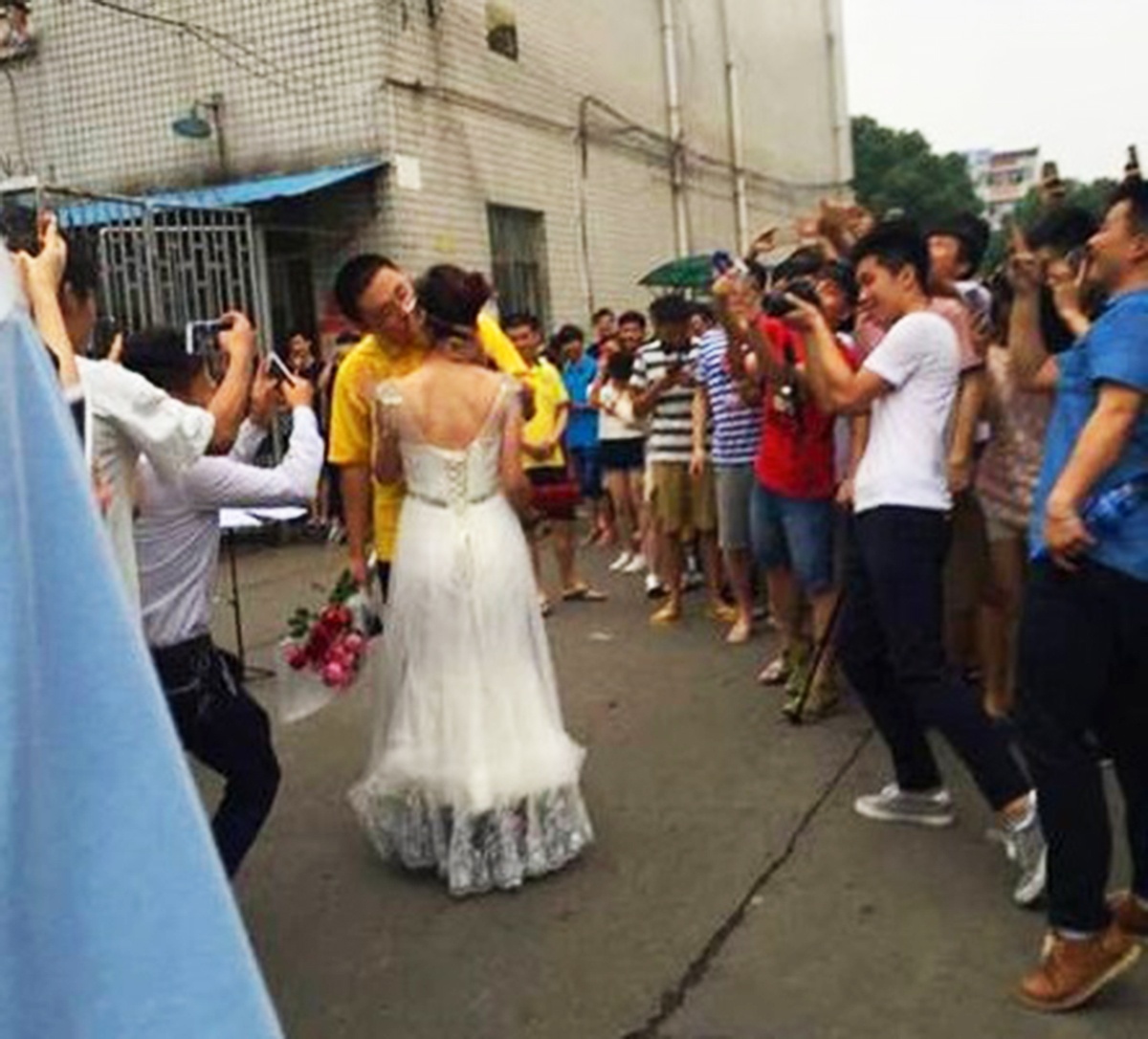 giang vien cau hon sinh vien anh 6