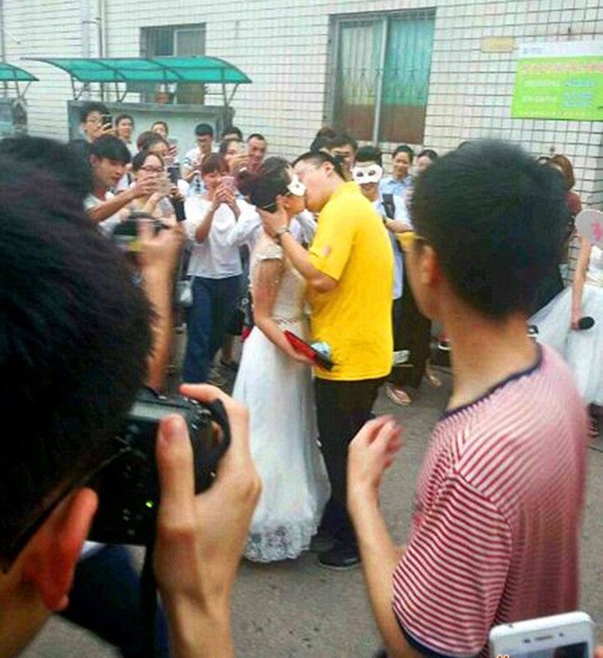 giang vien cau hon sinh vien anh 7