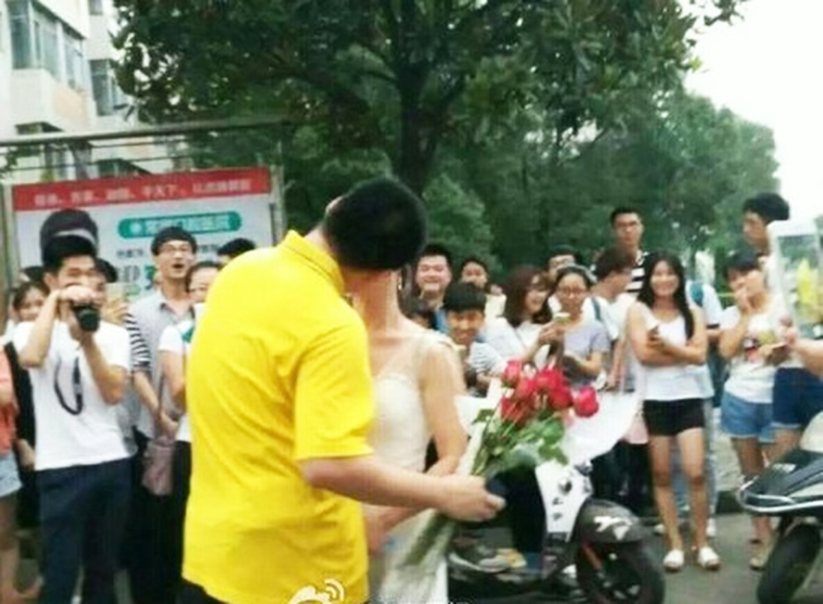 giang vien cau hon sinh vien anh 8