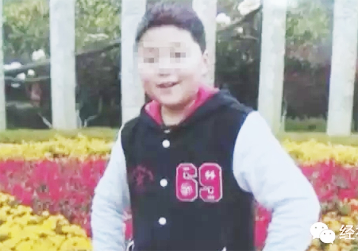 Nam sinh tu tu vi cho ngoi khong hop y hinh anh