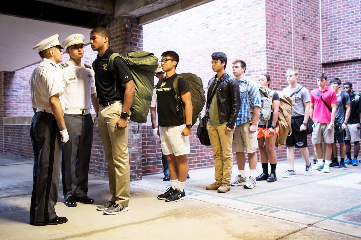 tuyen sinh truong quan su anh 2