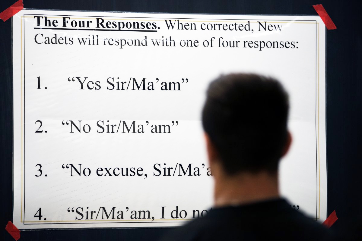 tuyen sinh truong quan su anh 3