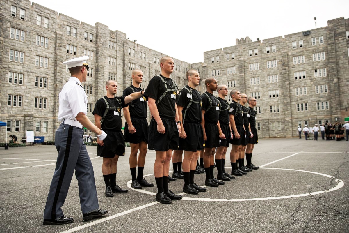 tuyen sinh truong quan su anh 8