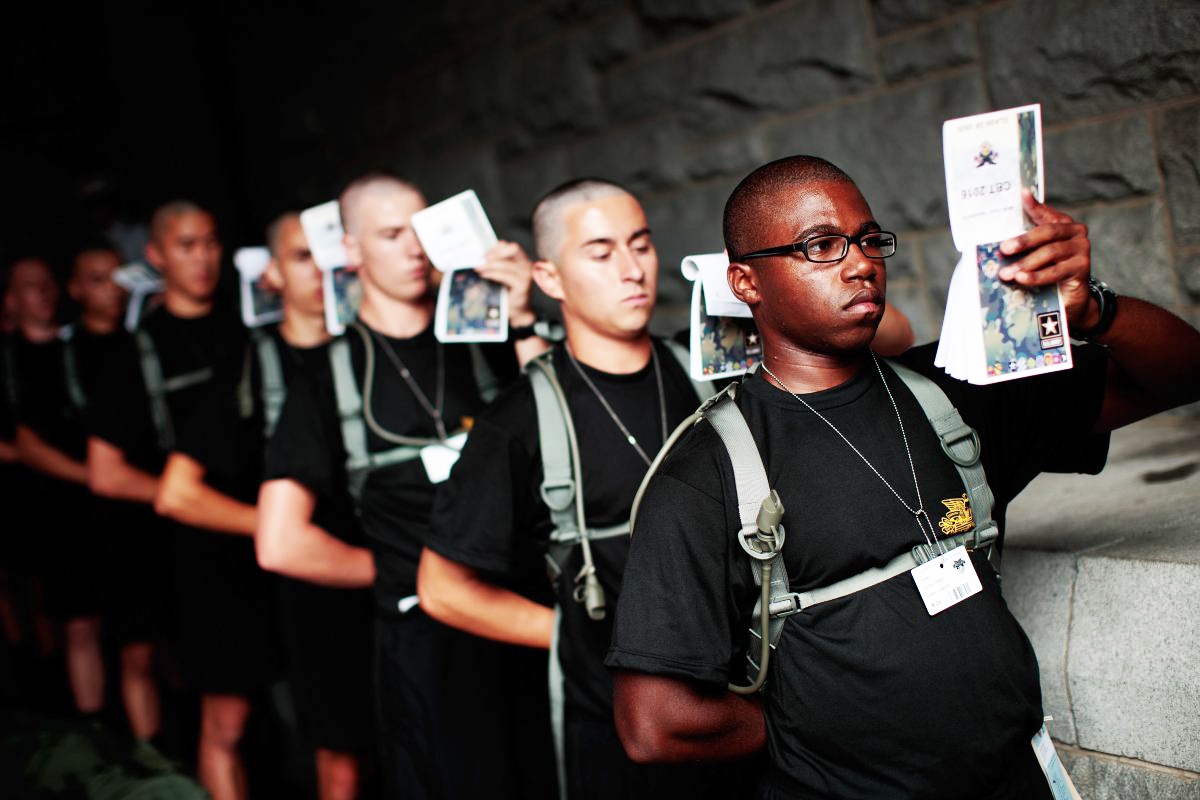 tuyen sinh truong quan su anh 9