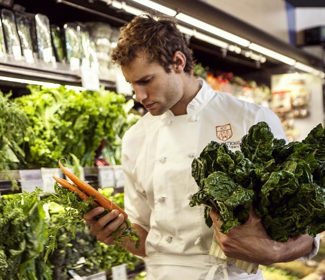 Chang dau bep dien trai noi tieng tren mang anh 4
