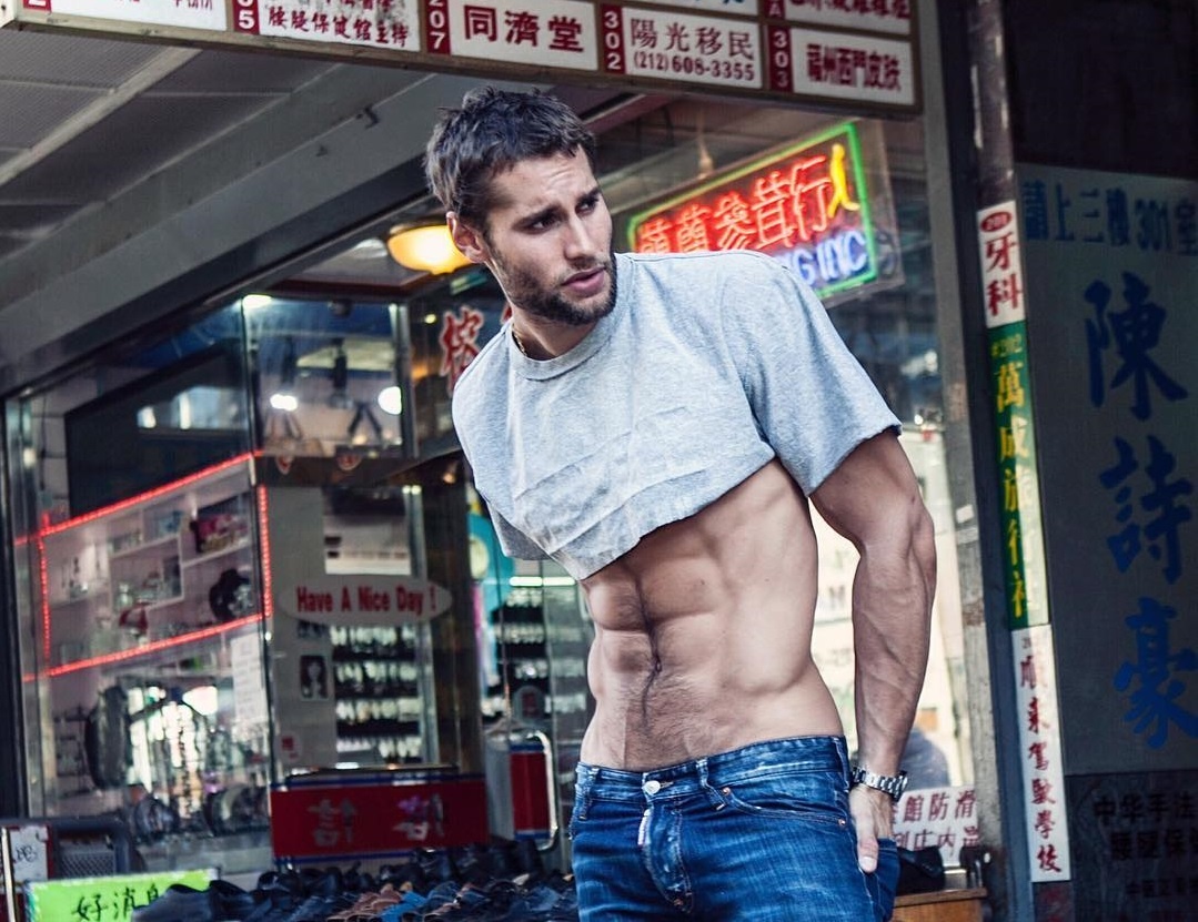 Chang dau bep dien trai noi tieng tren mang anh 7