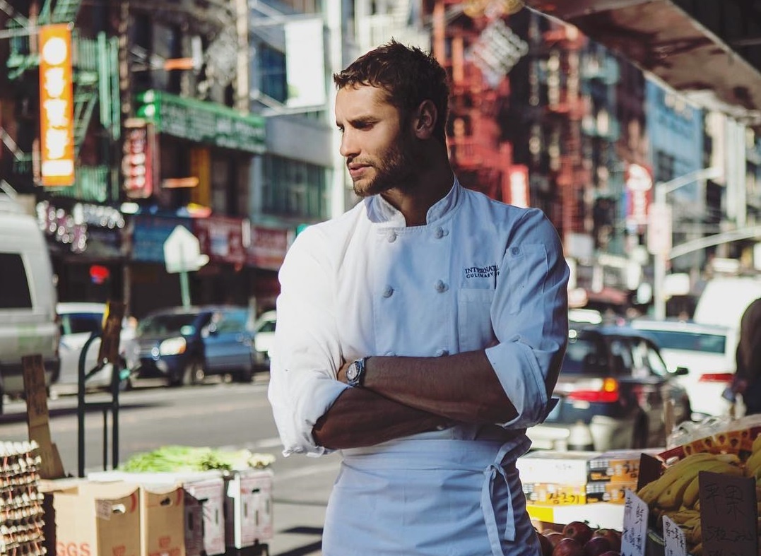 Chang dau bep dien trai noi tieng tren mang anh 1