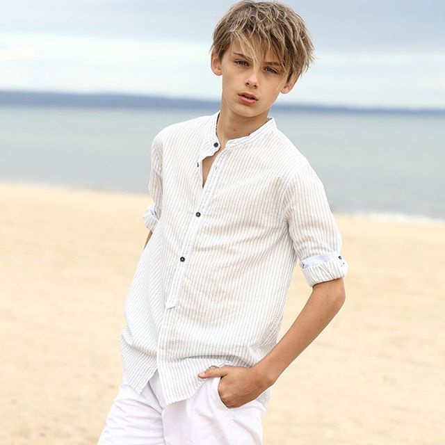 cau be 13 tuoi dep tua nam than anh 1