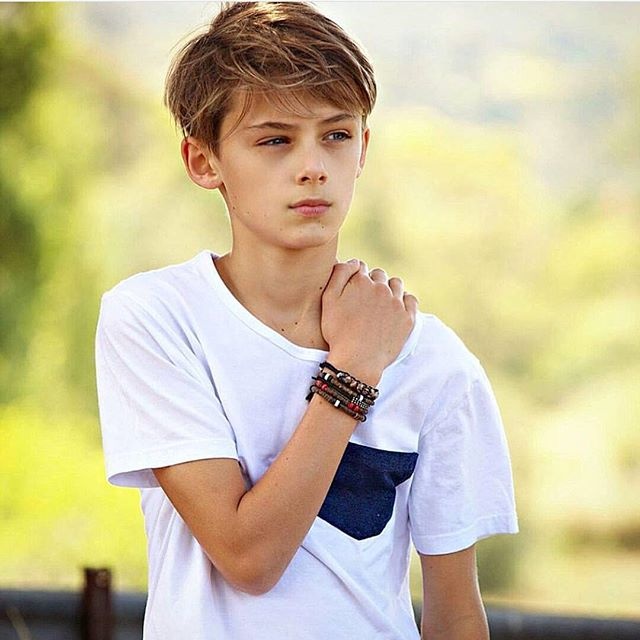 cau be 13 tuoi dep tua nam than anh 4