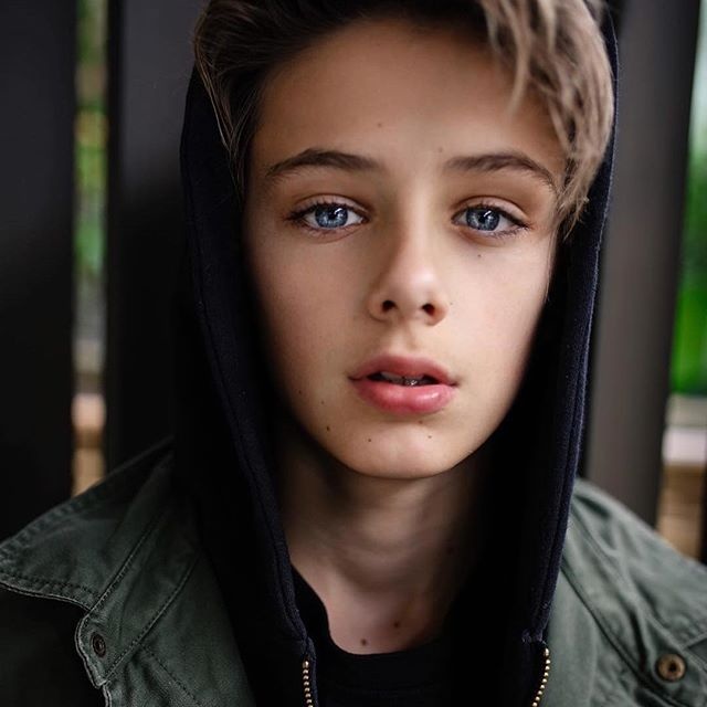 cau be 13 tuoi dep tua nam than anh 5