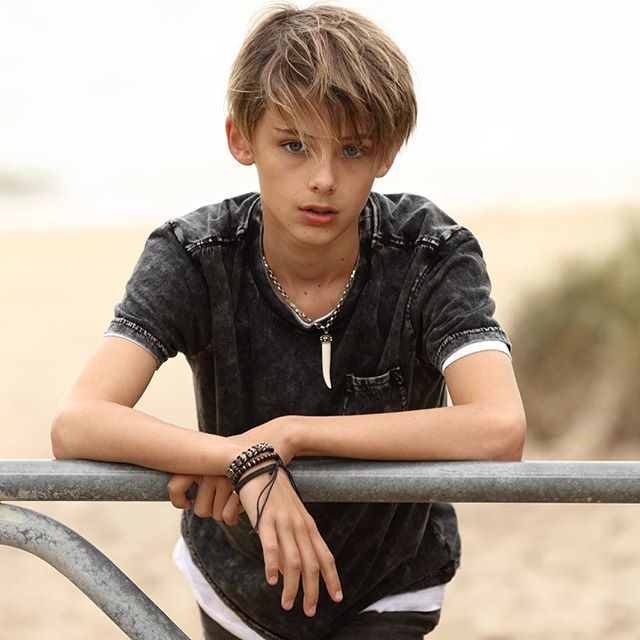 cau be 13 tuoi dep tua nam than anh 7