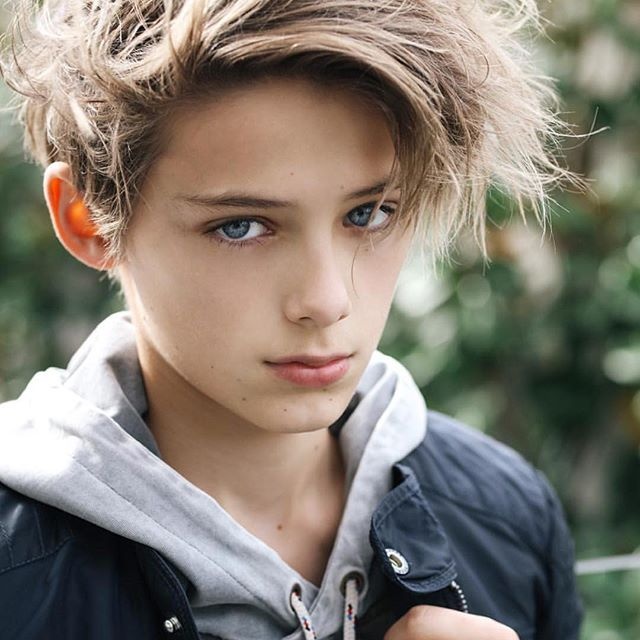 cau be 13 tuoi dep tua nam than anh 8