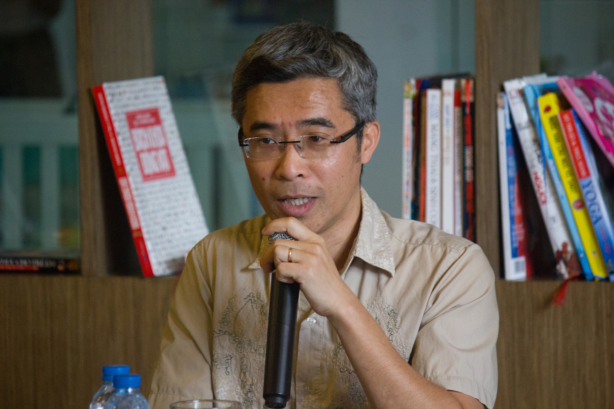 du hoc sinh lam them anh 1