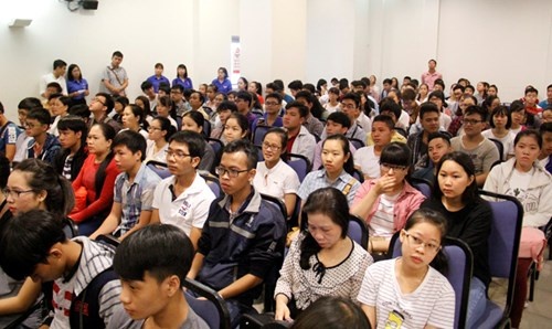 Bố con cùng tham gia tư vấn tuyển sinh ảnh 2 Bo con cung tham gia tu van tuyen sinh anh 2