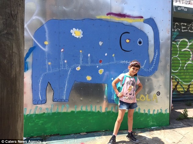 Co be 7 tuoi gay an tuong voi cac tac pham nghe thuat duong pho hinh anh