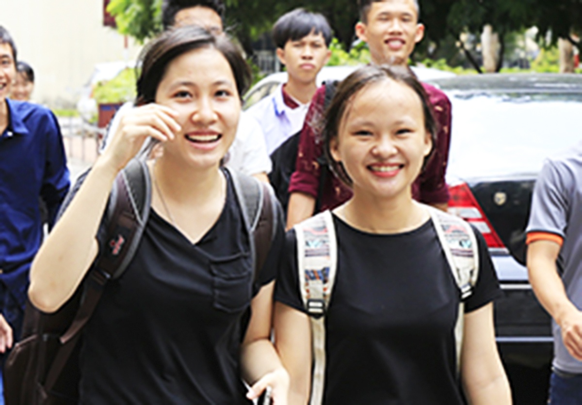 Hon 10.000 thi sinh du thi Danh gia nang luc dot hai hinh anh