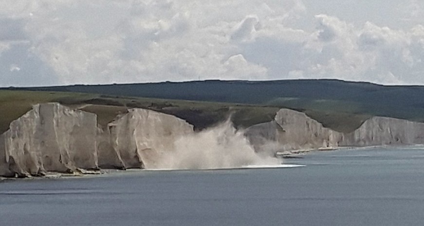 Can canh su nguy hiem tai noi gioi tre selfie hinh anh