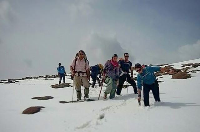 Petrina Thong vui choi tren tuyet cung ban be hinh anh