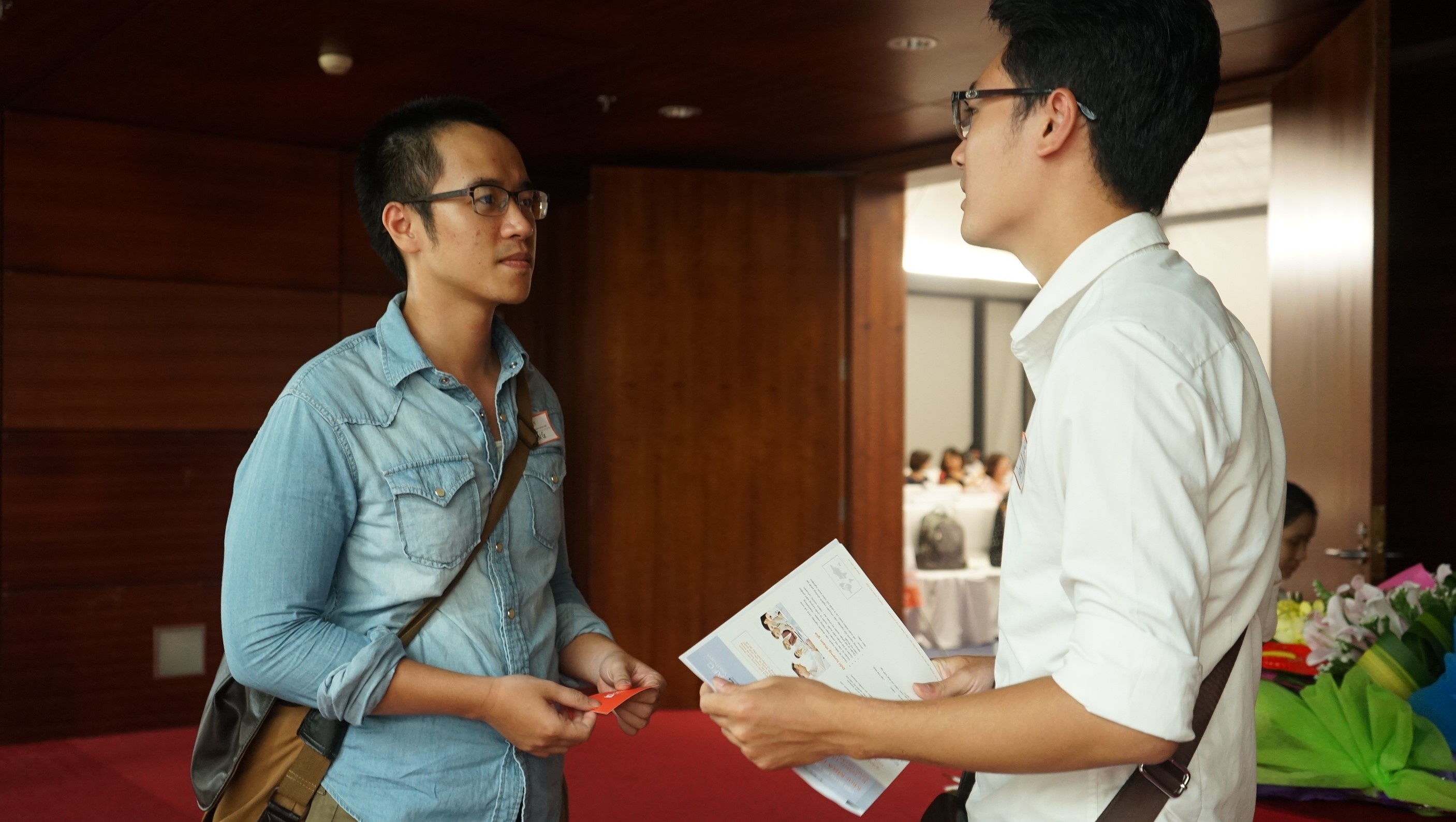 Nguoi tre mat ca gia tai anh 1