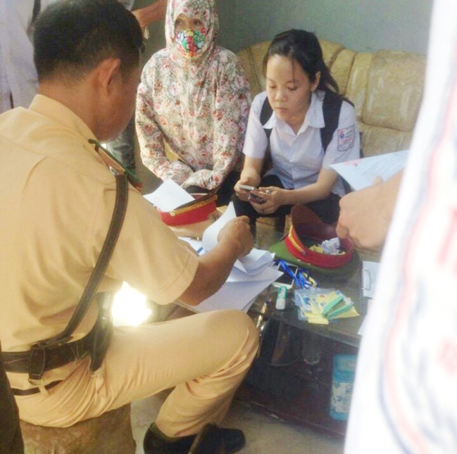 công an lập chốt trong trường ảnh 1 cong an lap chot trong truong anh 1