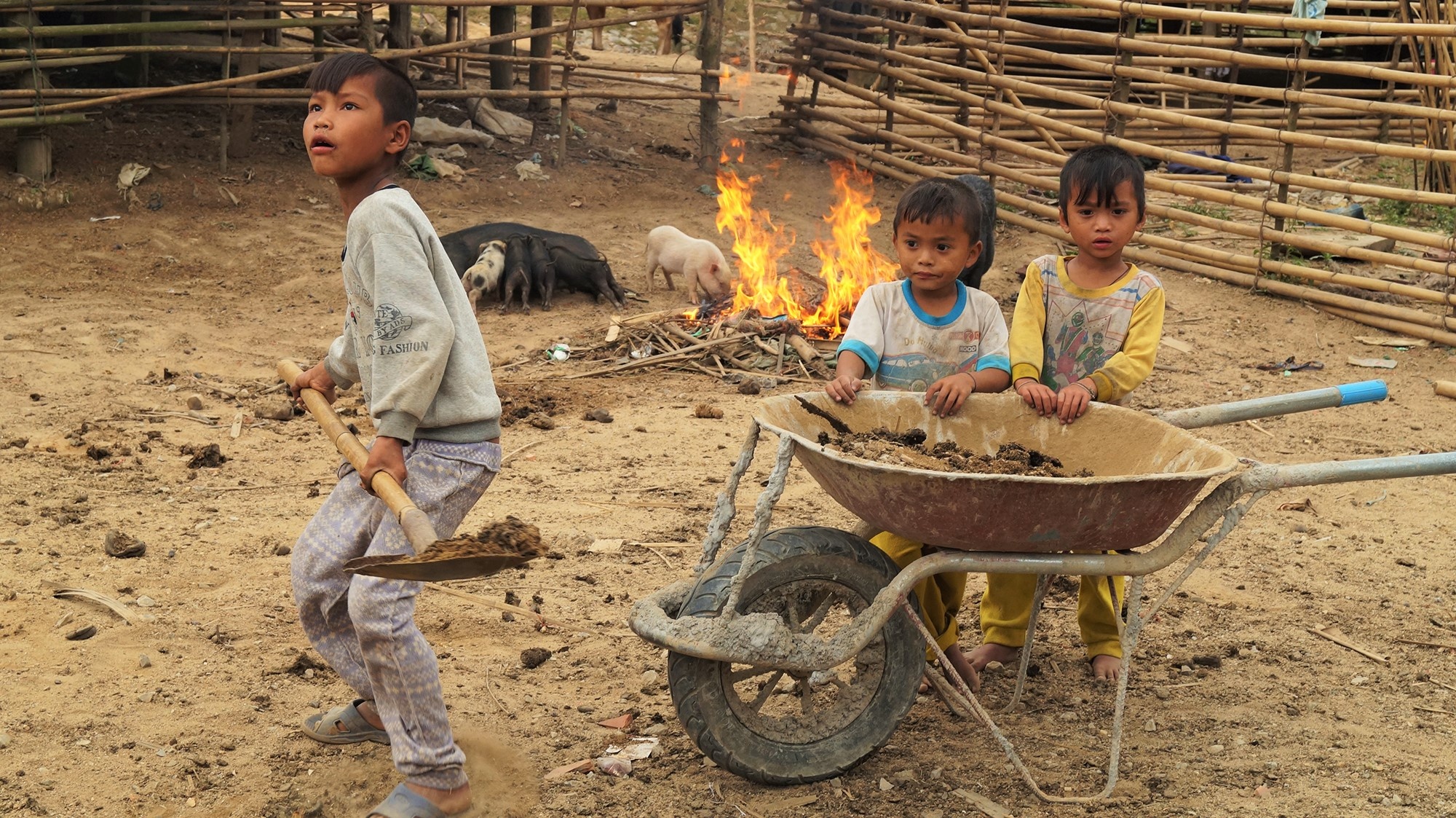 hoc chu o ban bon khong anh 10