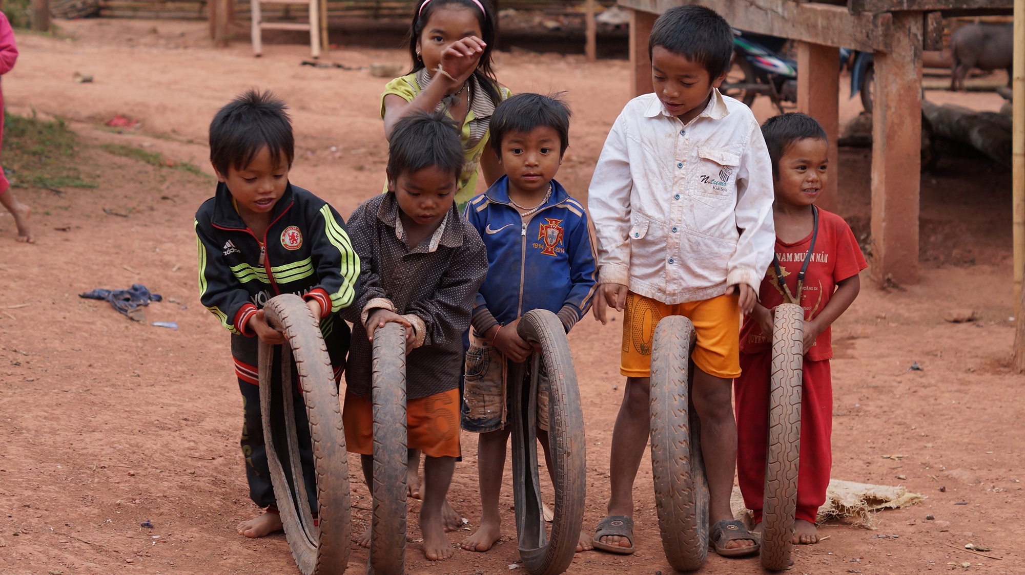 hoc chu o ban bon khong anh 14