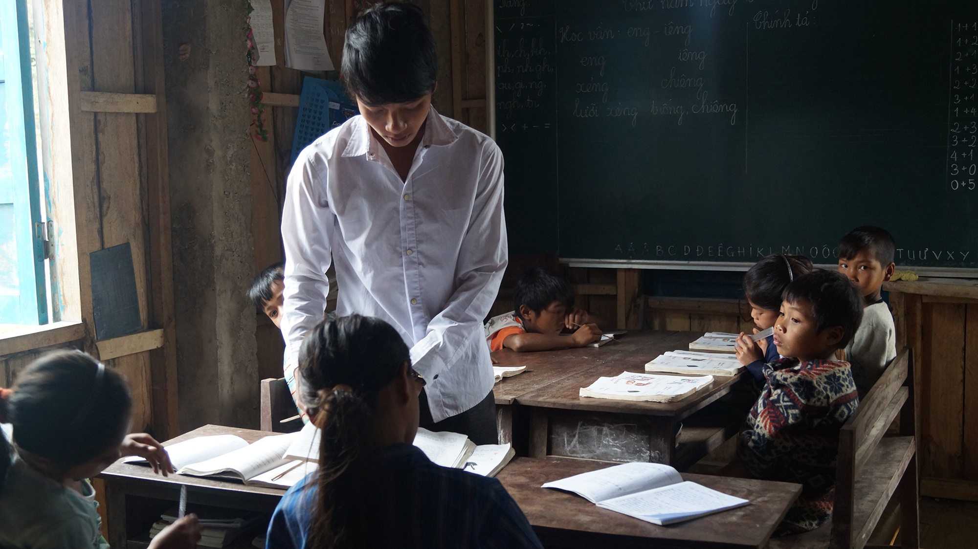 hoc chu o ban bon khong anh 4