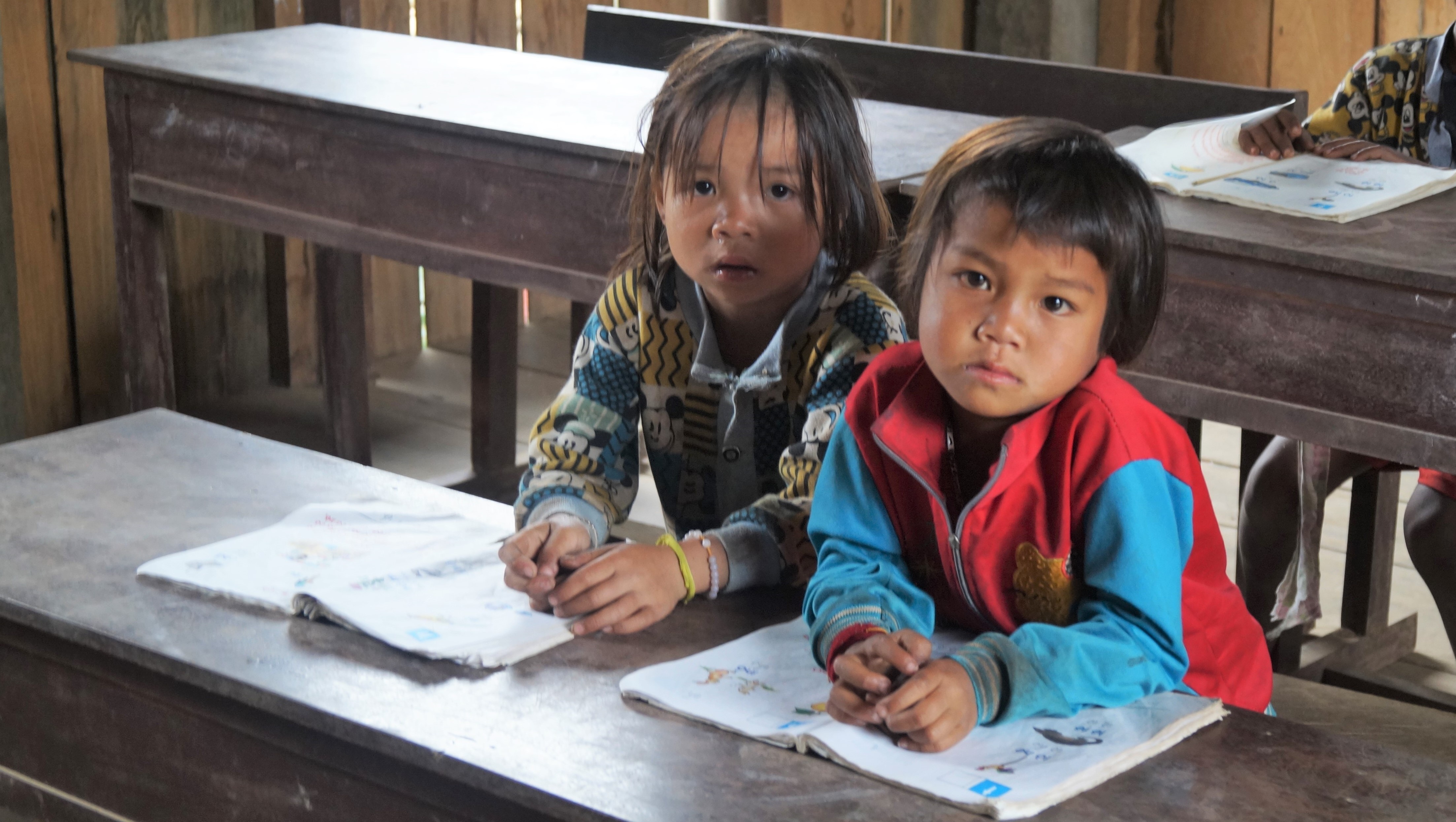 hoc chu o ban bon khong anh 8