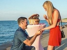 Chang trai thuc hien 365 clip, danh mot nam cau hon ban gai hinh anh