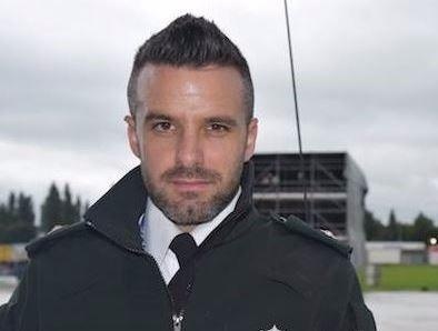 Nam canh sat bat ngo noi tieng mang vi qua phong do hinh anh