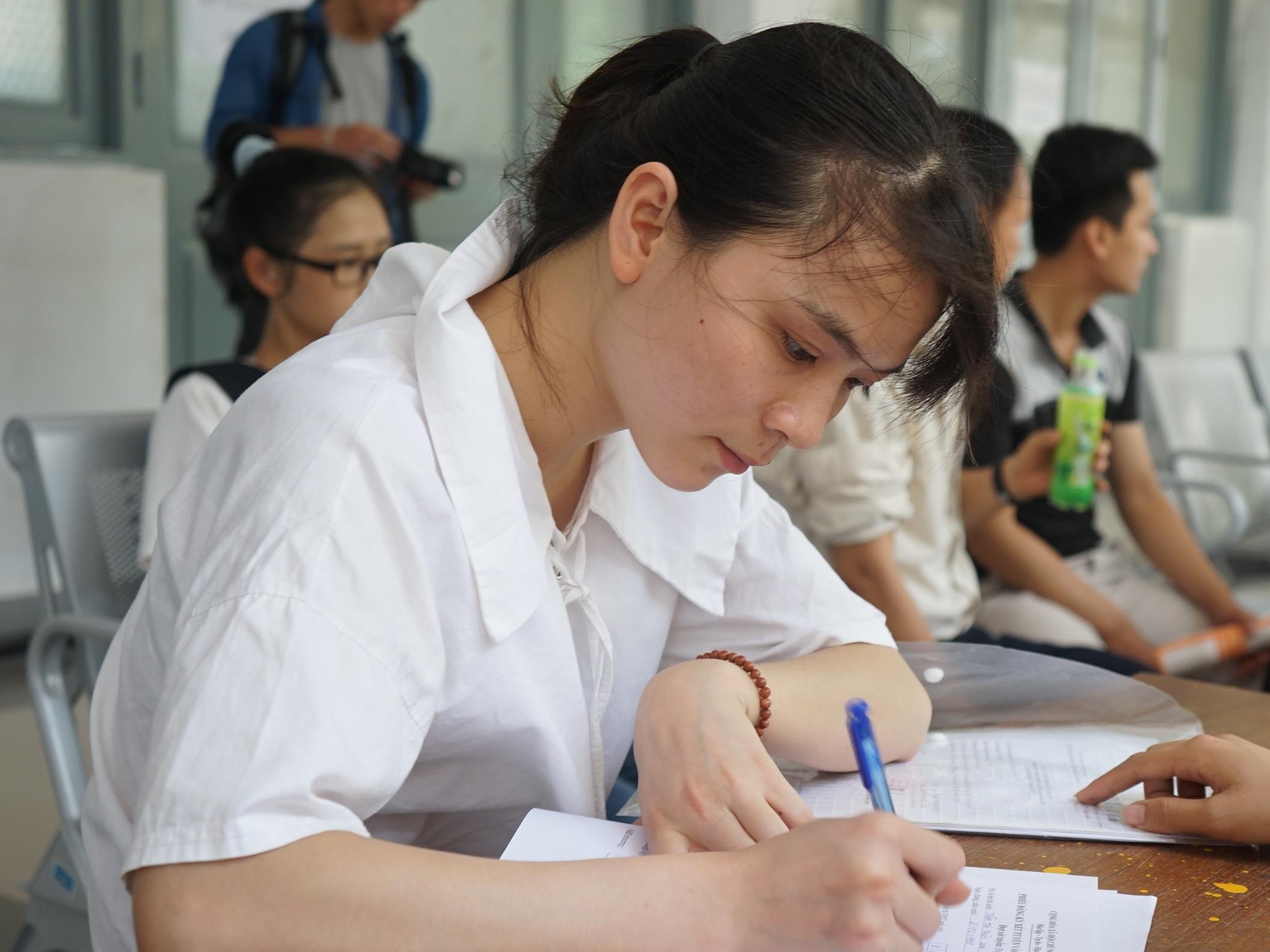 DH Su Pham Ha Noi cong bo diem trung tuyen xet tuyen bo sung hinh anh