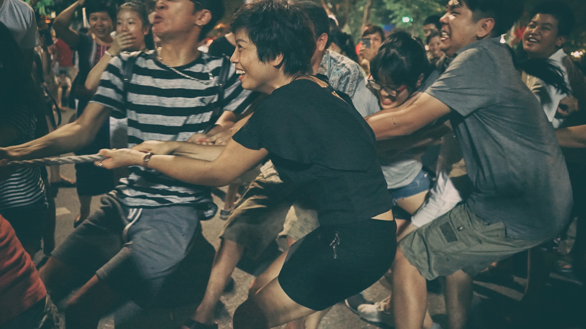 Tro choi dan gian tren pho di bo anh 11