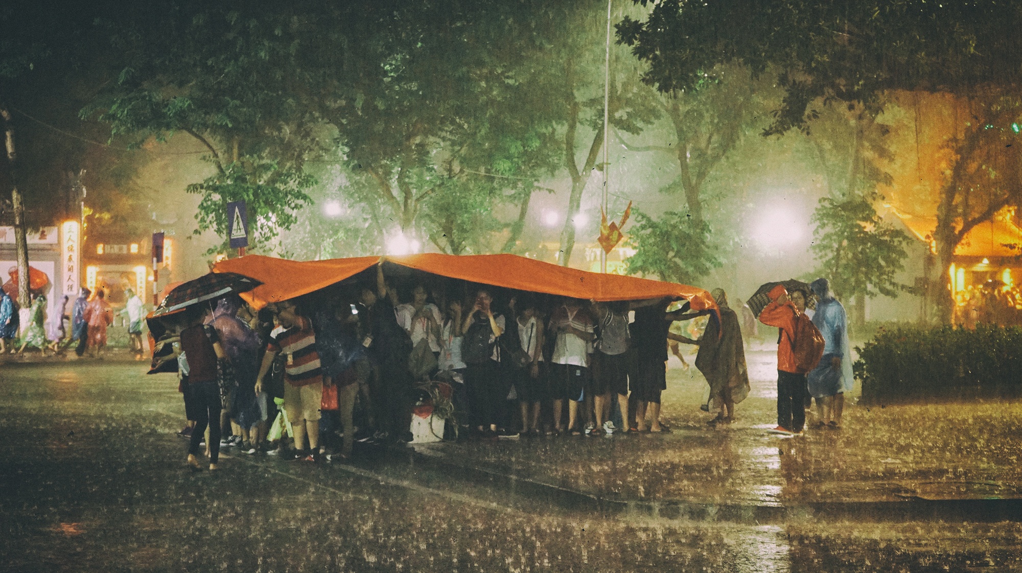 Tro choi dan gian tren pho di bo anh 15