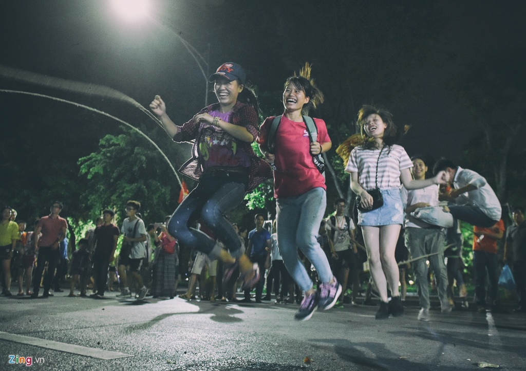 Tro choi dan gian tren pho di bo anh 14