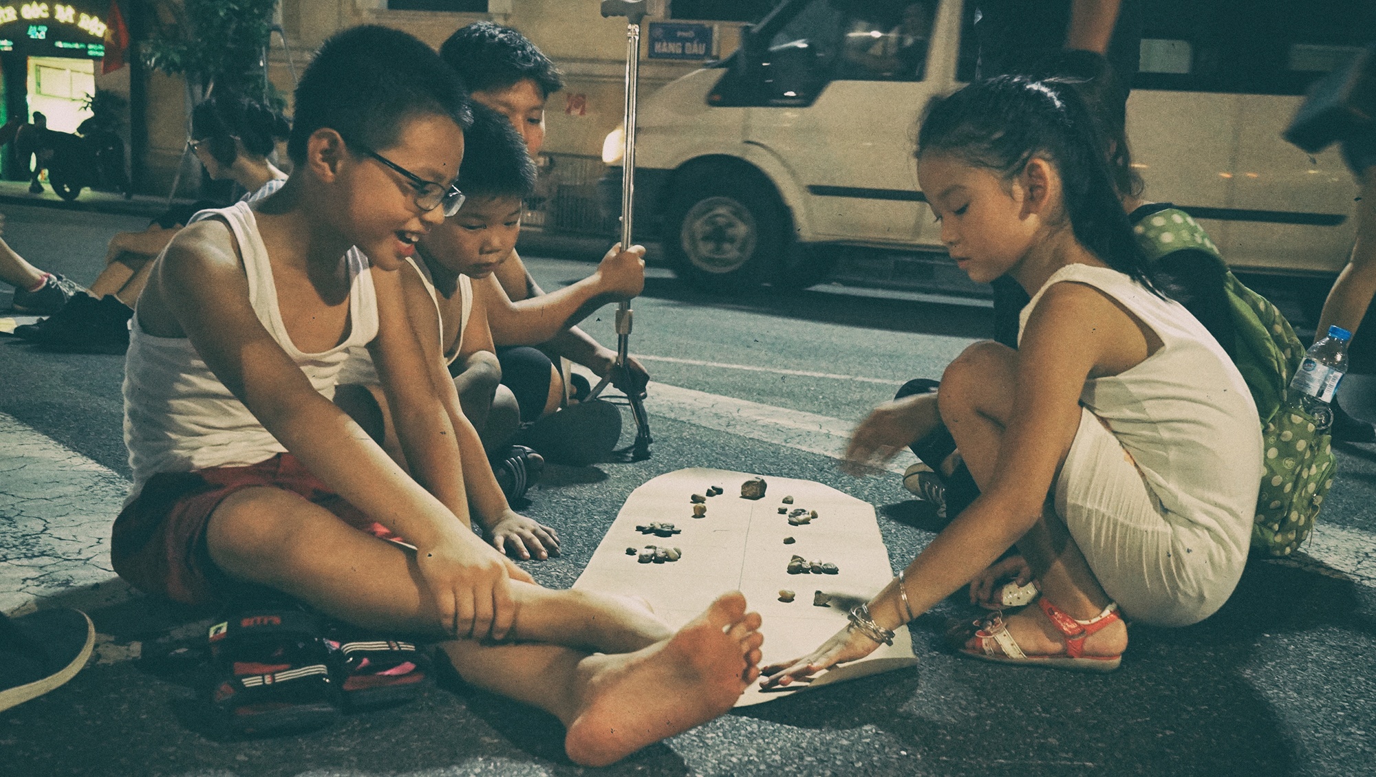 Tro choi dan gian tren pho di bo anh 2