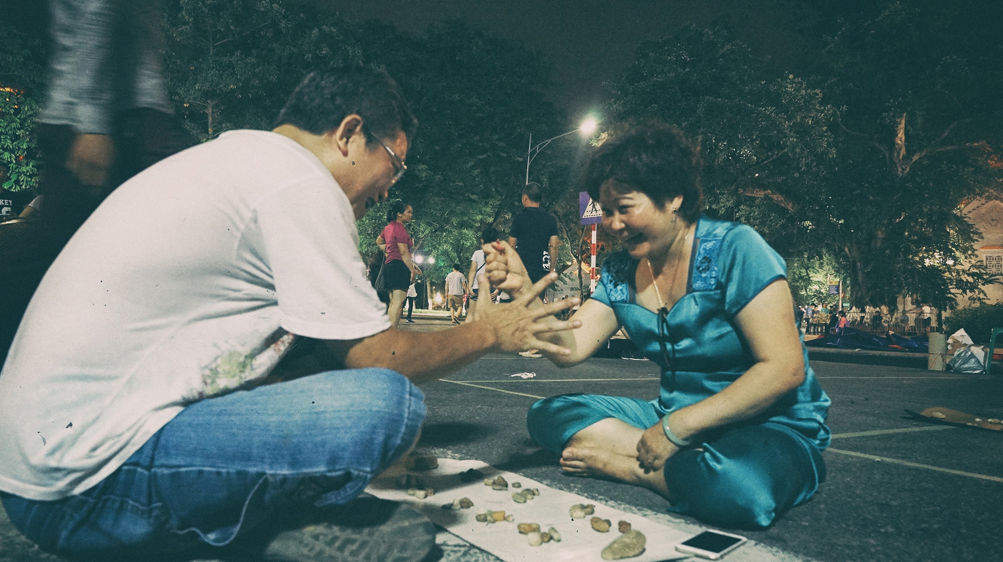 Tro choi dan gian tren pho di bo anh 5