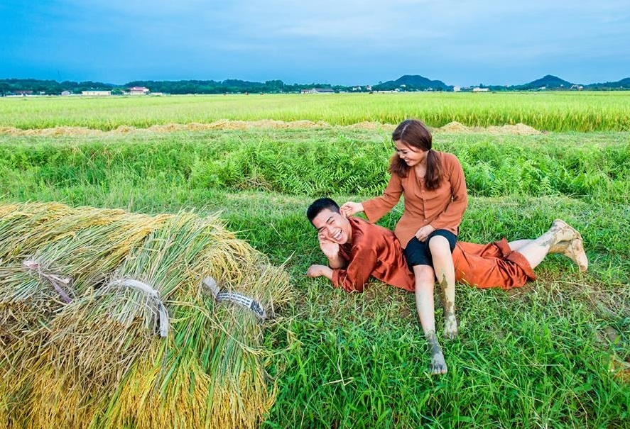 anh cuoi dong que binh di anh 10